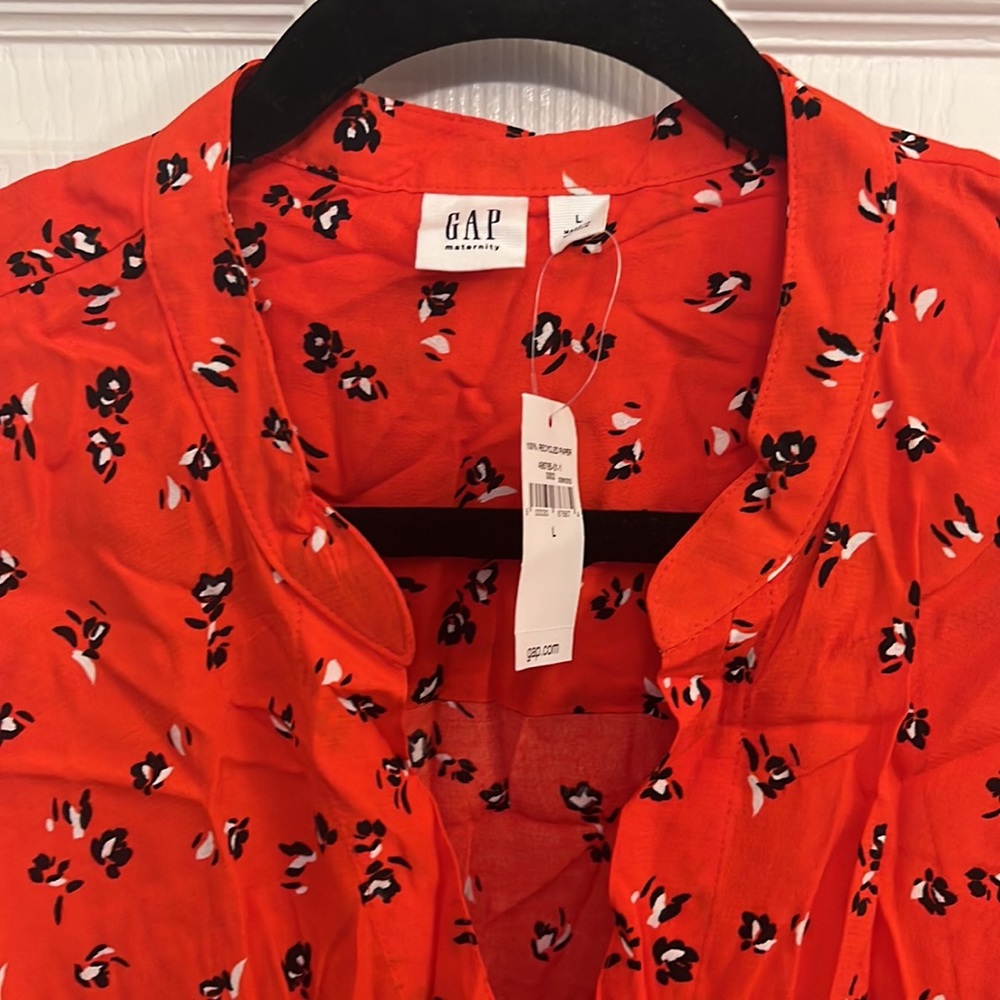 Gap Maternity size L blouse with cross over front with button closure pleated - Picture 7 of 9
